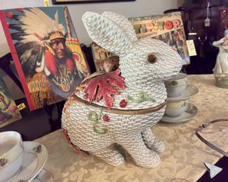 Wonderful Fitz & Floyd rabbit cookie jar!