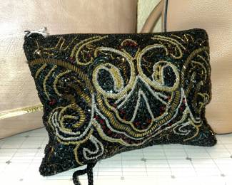 ANOTHER BEAUTIFUL BEADED PURSE