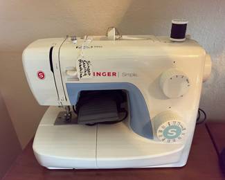 SINGER SEWING MACHINE