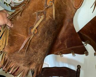 PAIR OF BEAUTIFUL LEATHER CHINKS