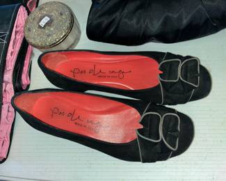 PAS de ROUGE black leather slippers