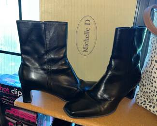 MICHELLE D BOOTS w/ box