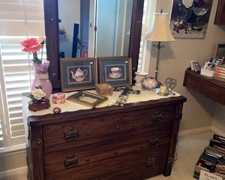 Campaign dresser & mirror