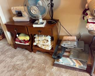 PAIR OF NIGHT TABLES
