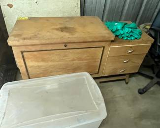 VINTAGE LANE CEDAR CHEST