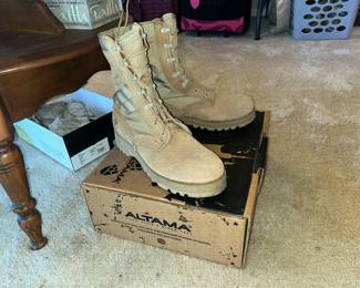 ALTAMA MILITARY STYLED BOOTS w/ BOX