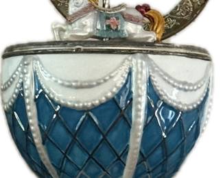 ROYAL LIMITED MUSICAL CAROUSEL BLUE EGG W HORSE PLAYS CAROUSEL WALTZ.   $25