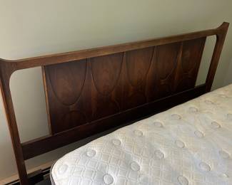 Broyhill BrasÃlia Queen headboard