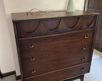 Broyhill Brasila Tall chedt