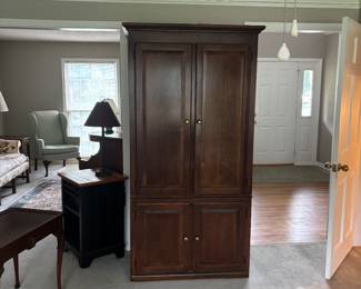 Entertainment center