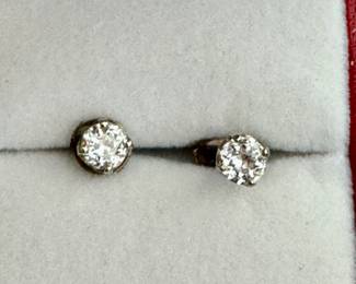 Beautiful diamond 14k stud earrings