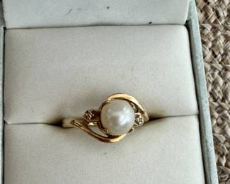 14k pearl/diamond ring