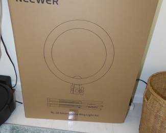 New in box Neewer Smart phone ring light kit, (large).