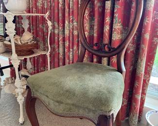 Dainty Ladies Chair