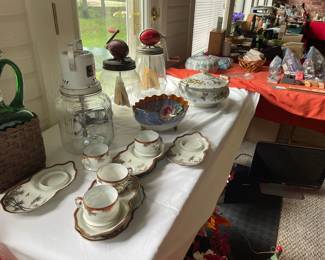 teacups saucers daisy churn