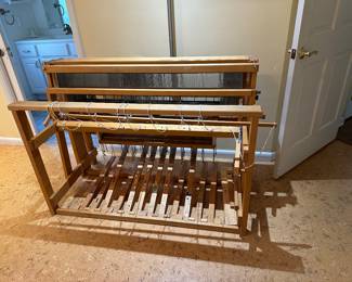 Full size weaving loom