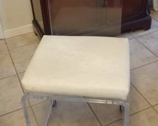 Marvelous Lucite Vintage Chair!