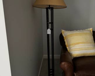 Many lamps and floor lamps