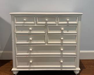 Ethan Allen 9-drawer dresser