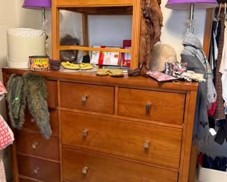 Like new Dresser Set