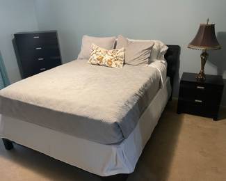 Gardenia Black Queen Platform Bedroom