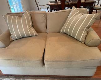 Beautiful Haverty Furniture Love seat and have a matching sofa