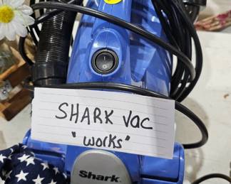 SHARK VAC
