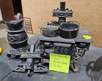 CAST IRON SAMPLE OVEN / STOVE / HEATER