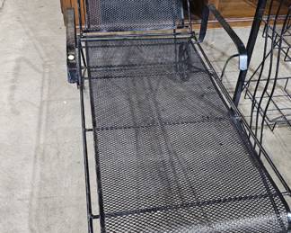 WROUGHT IRON PATIO LOUNGER CHAIR