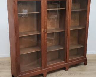 Antique oak bookshelf cabinet with key