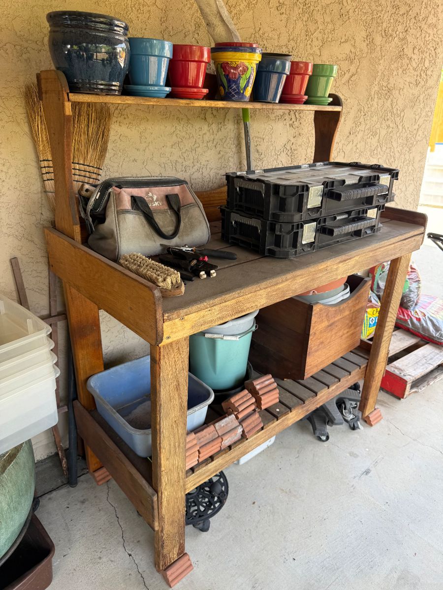 Garden work bench