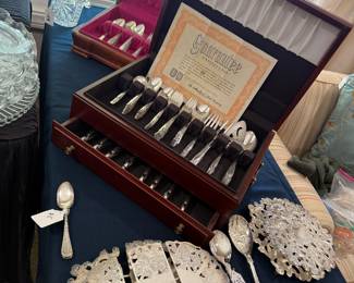 Silverplated sets and trivets