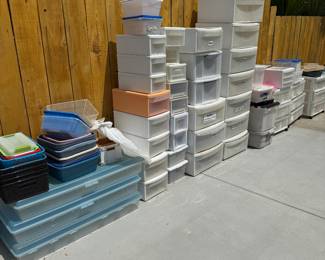 Storage containers