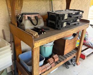 Garden work bench