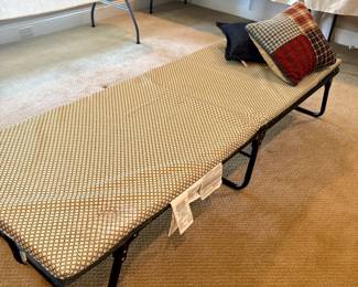 Coleman cot - like new!