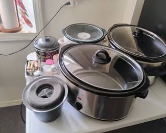 CROCK POTS