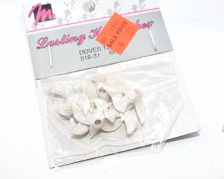 200 packs of Doves 6 pieces in each pack
