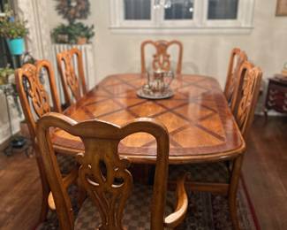 Dining set that seats 6 (2 leafs and custom covers included)