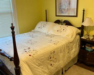 Full size poster bed