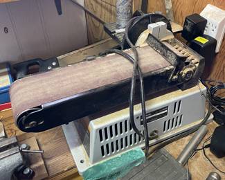 Delta belt sander