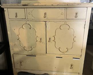 Now what Baby's room wouldn't want this treasure! Top height is perfect for a changing table - add a pad viola!