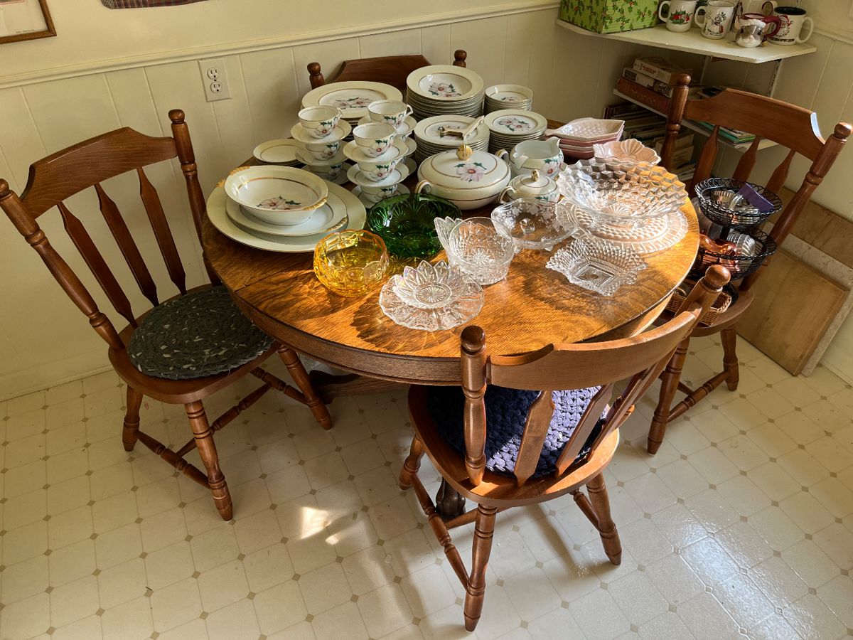 Vintage oak dining table by Winegar Furniture Co. (Grand Rapids). Includes four chairs.