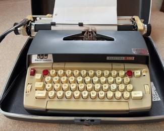 SmithCorona Typewriter, Electra 100 with Case