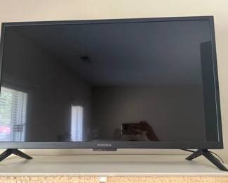 Insignia 32 LED TV