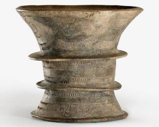 Lot 159: Ancient Ban Chiang Earthenware Pot (ca. 1200-800 BCE)