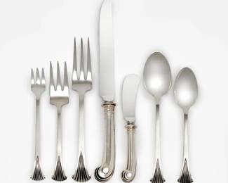 Lot 107: Tuttle "Onslow" 102-Pc. Sterling Silverware Set (135.5 ozt.)