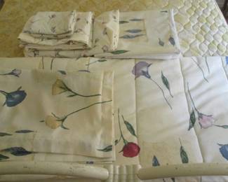 Full-Size Bedding & Matching Valence