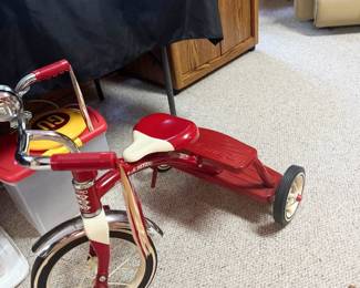 Vintage Metro Radio Flyer tricycle