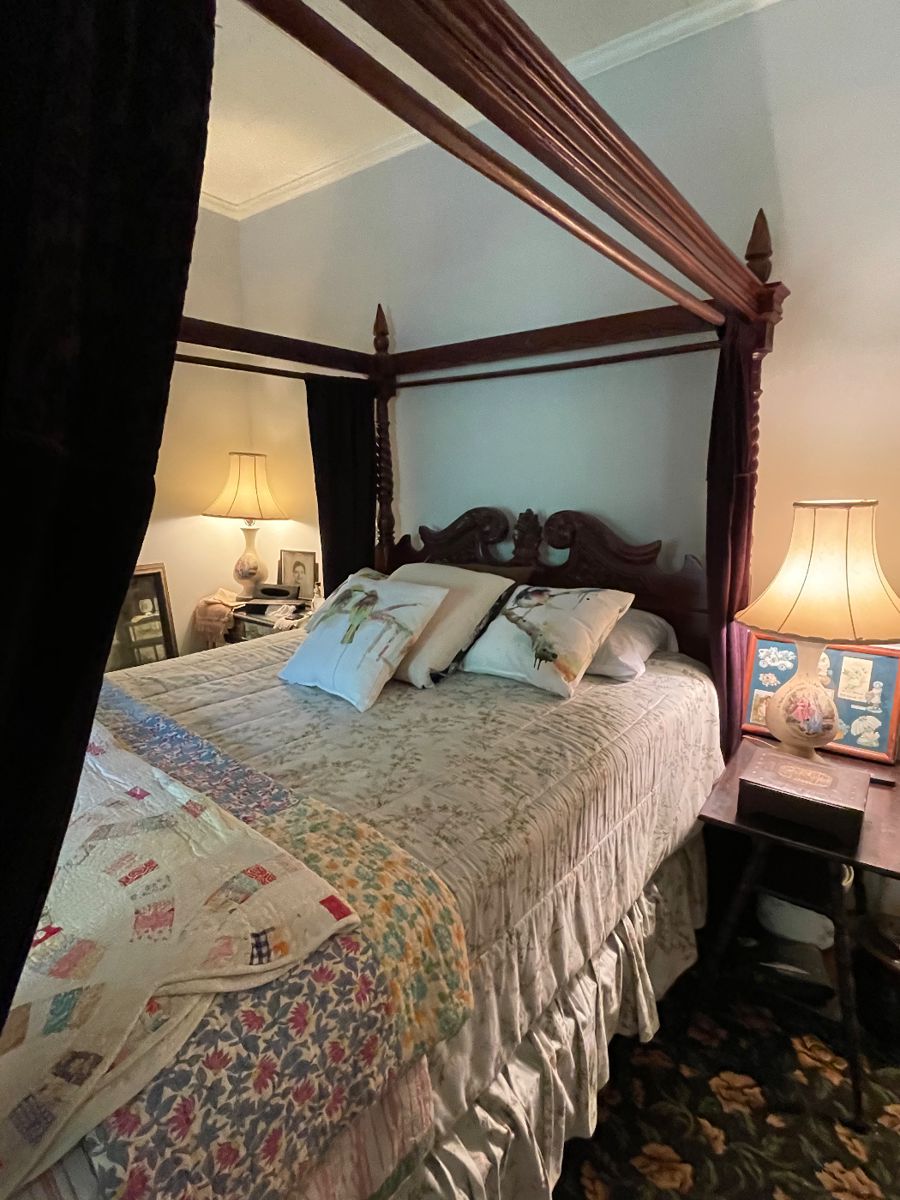 Gorgeous canopy bed