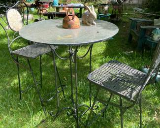 Table & chairs